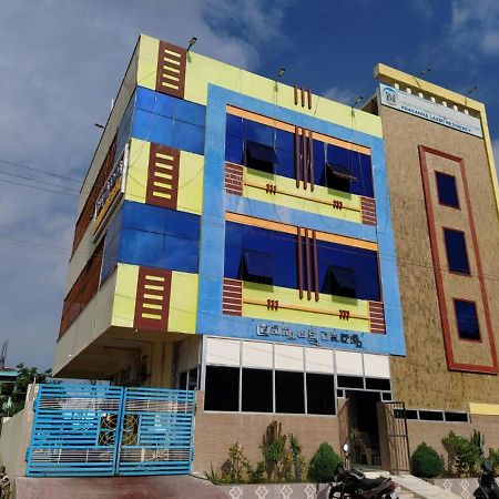 Prasanna Laxmi Residency 巴德拉恰拉姆 外观 照片