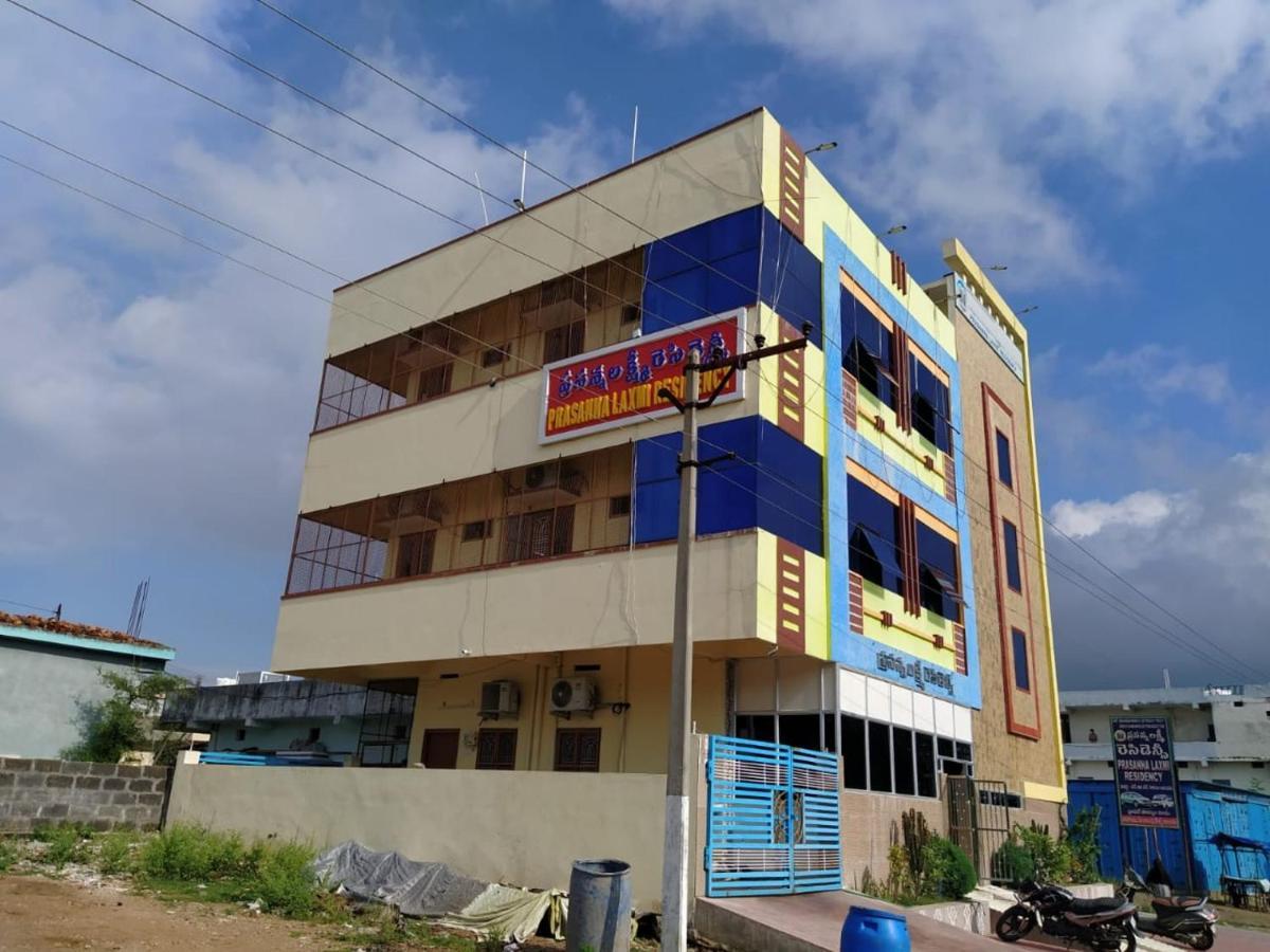 Prasanna Laxmi Residency 巴德拉恰拉姆 外观 照片