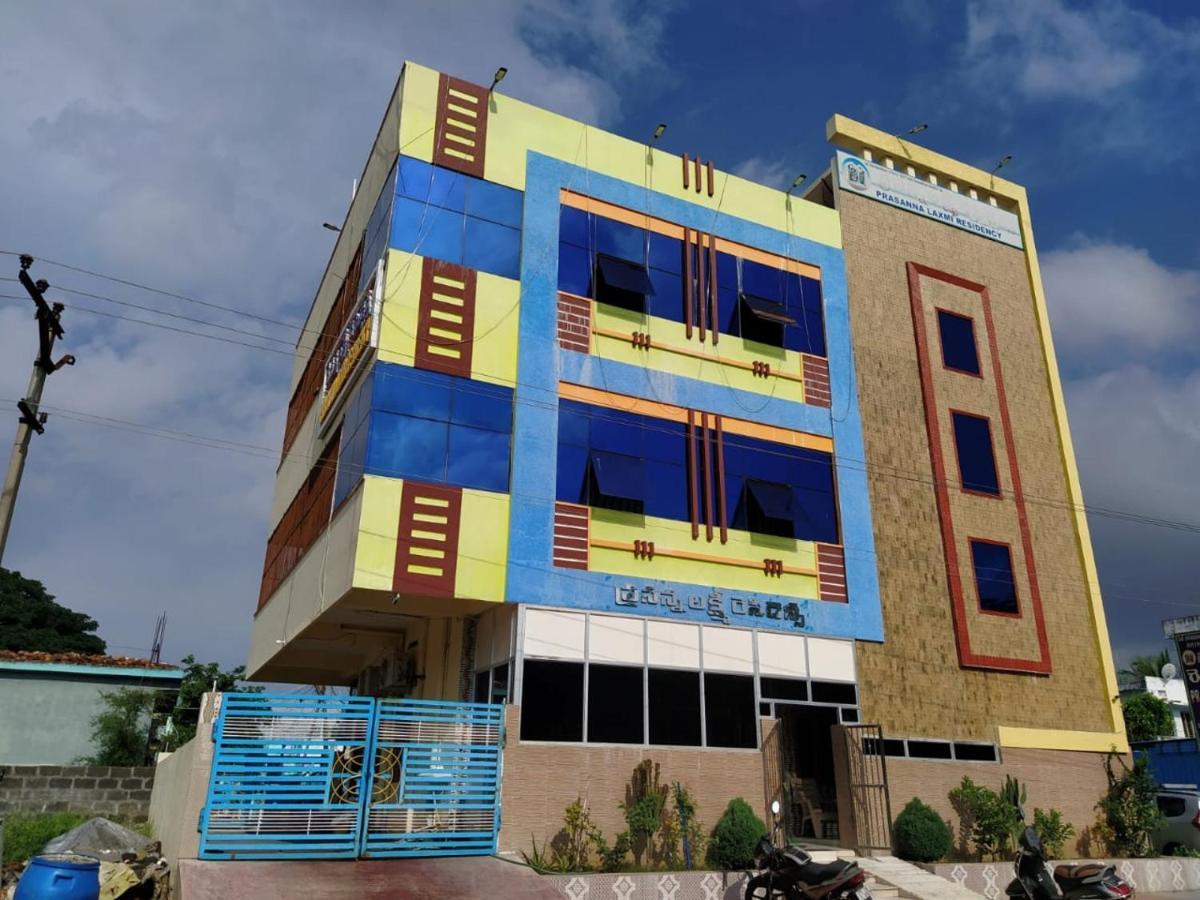 Prasanna Laxmi Residency 巴德拉恰拉姆 外观 照片